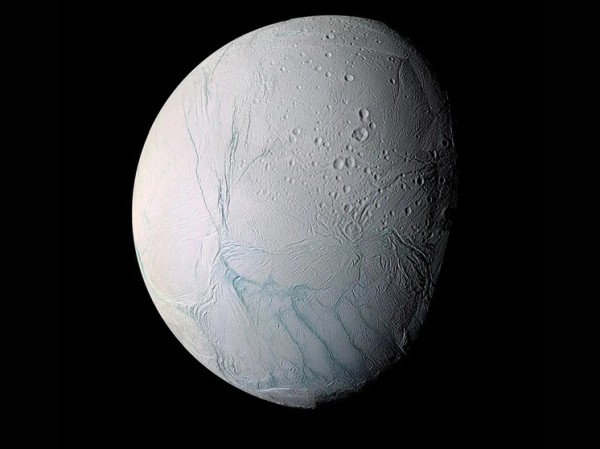 Признаки инопланетной жизни обнаружены на спутнике Сатурна