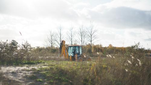 В Ярославле гробы с одинокими умершими людьми сгружали в ковше экскаватора