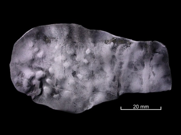 Найденная археологами древняя табличка несла проклятие мужчине и женщине