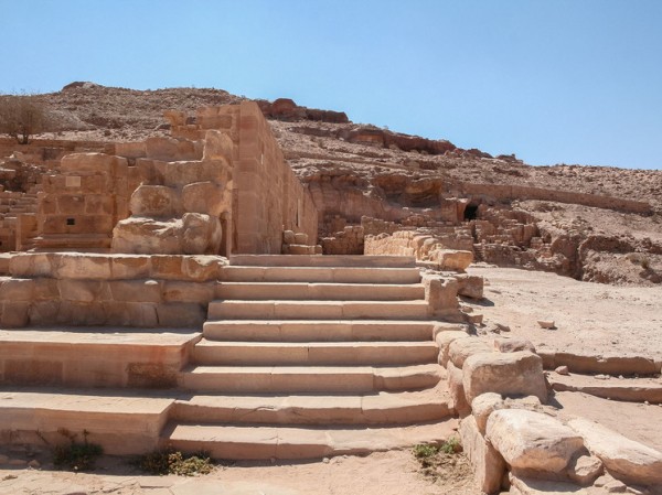 Свитки открыли удивительную историю древней женщины из высеченной в скале Петры