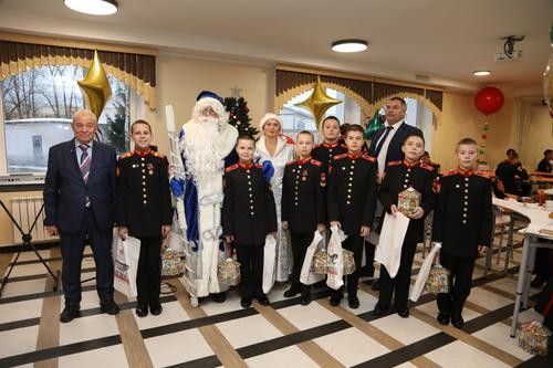 Ветераны-суворовцы поздравили воспитанников Московского СВУ с Новым годом