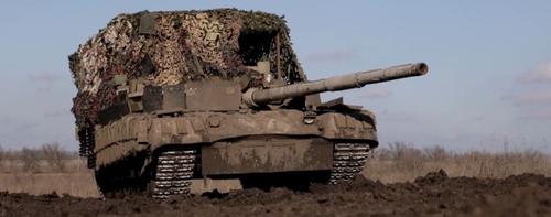 Танки группировки войск «Восток» громят технику ВСУ, не входя в зону поражения Танки группировки войск «Восток» громят технику ВСУ, не входя в зону поражения