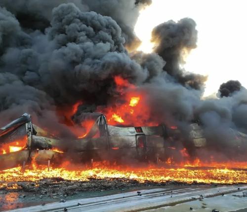 Ночью украинские военные объекты подверглись ракетно-бомбовым ударам Ночью украинские военные объекты подверглись ракетно-бомбовым ударам