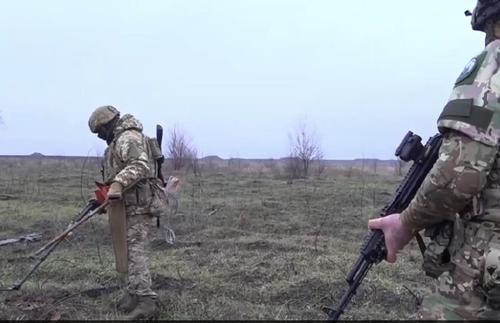 Российские сапёры ведут подготовку к наступлению 