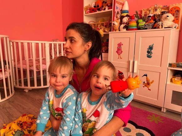 Волонтеры помогают людям, пострадавшим в ДТП Волонтеры помогают людям, пострадавшим в ДТП