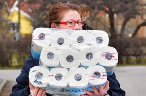 Шведы бурно реагируют на призывы главнокомандующего готовиться к войне и раскупают туалетную бумагу