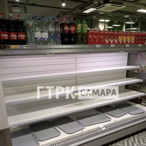 Куда вновь пытается улететь курица? Куда вновь пытается улететь курица?