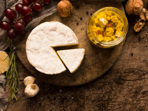 Выяснились причины возможного исчезновения сыров камамбер и бри