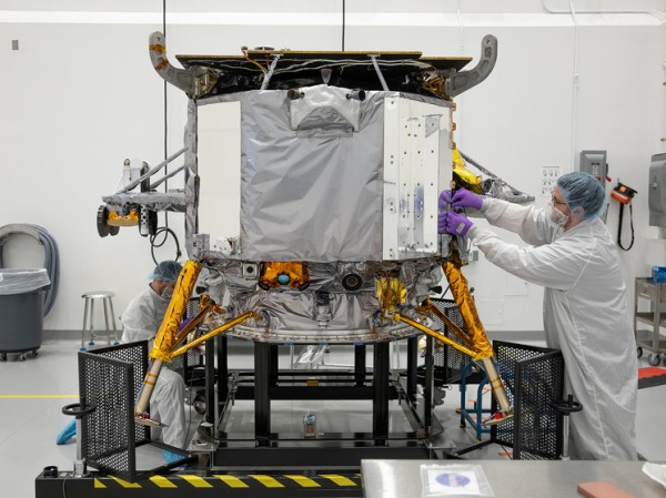 Названа причина провала американской миссии с посадкой на Луну: “Космос труден”