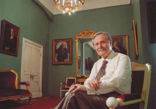 В Москве в Малом театре началась церемония прощания с Юрием Соломиным В Москве в Малом театре началась церемония прощания с Юрием Соломиным