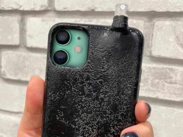 Российские студенты объединили мобильный телефон с перцовым баллончиком