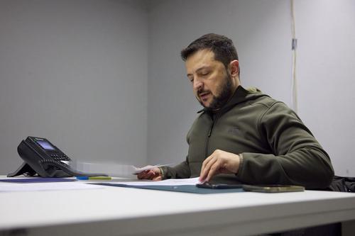 Зеленский подписал указ о сохранении национальной идентичности украинцев в РФ