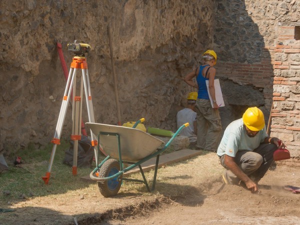 Ученые приблизились к разгадке тайны массового захоронения 50 безголовых людей