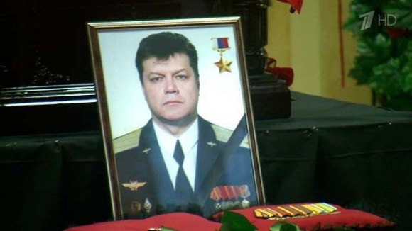 Шесть лет назад турки сбили российский СУ-24, а летчика Олега Пешкова и спасателя Александра Позынича подло расстреляли в воздухе Шесть лет назад турки сбили российский СУ-24, а летчика Олега Пешкова и спасателя Александра Позынича подло расстреляли в воздухе