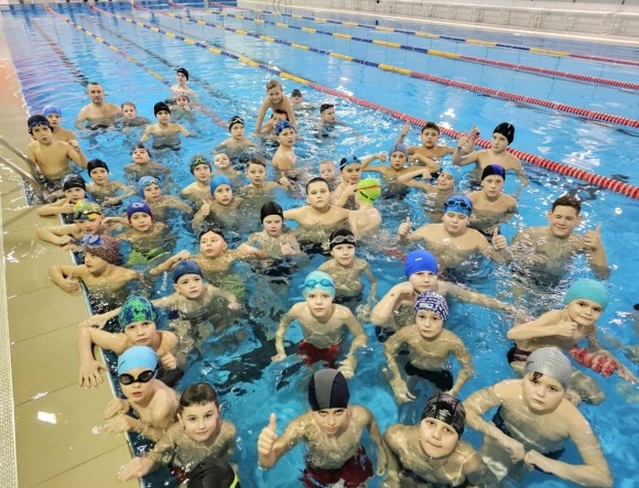 Родина Деда Мороза приняла юных спортсменов, среди которых были дети погибших в зоне СВО  