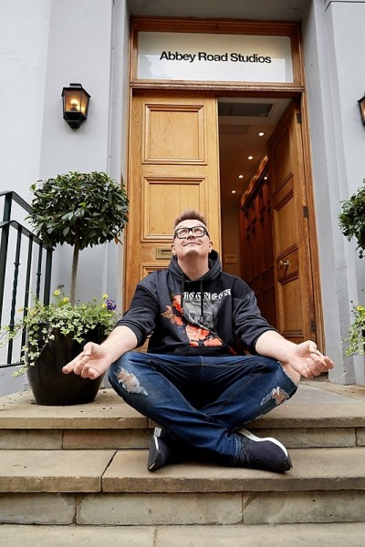 Звезды рассказали веселые новогодние истории Звезды рассказали веселые новогодние истории