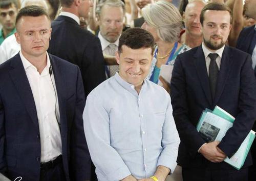 Главком ВСУ Залужный назвал Зеленского «криворожским имбецилом» и посоветовал укатиться в «голубом вагоне» Главком ВСУ Залужный назвал Зеленского «криворожским имбецилом» и посоветовал укатиться в «голубом вагоне»