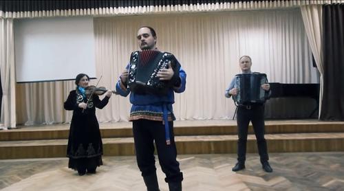 Гармонист Александр Трусов