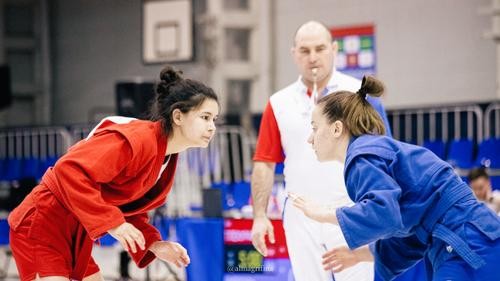 В Казани прошло первенство России среди юниоров по боевому самбо