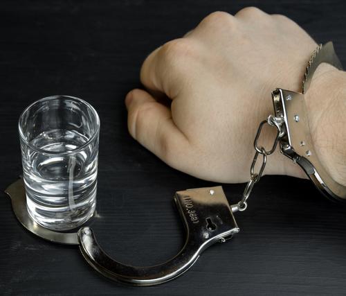 «Ъ»: задержанных руководителей ВОГ подозревают в мошенничестве с недвижимостью «Ъ»: задержанных руководителей ВОГ подозревают в мошенничестве с недвижимостью