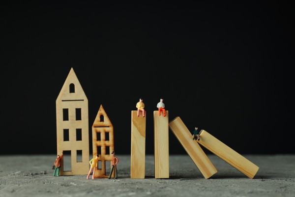 Застройщики начнут откладывать выход на рынок новых проектов 