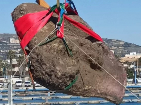 Под водой спустя две тысячи лет найден уникальный мраморный артефакт