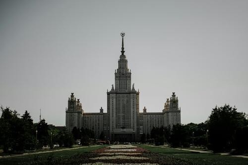 Картина XIX века была украдена из здания МГУ в Москве Картина XIX века была украдена из здания МГУ в Москве