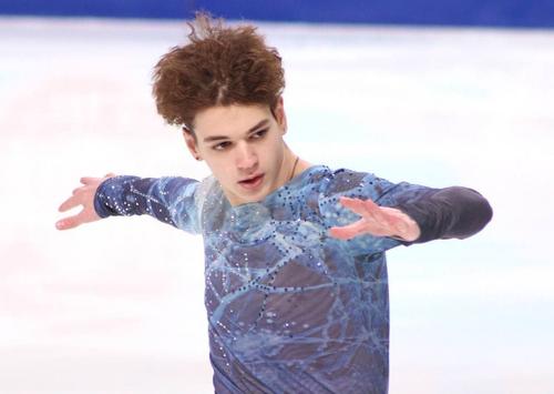 На российского фигуриста Влада Дикиджи напали с ножом в метро Петербурга На российского фигуриста Влада Дикиджи напали с ножом в метро Петербурга