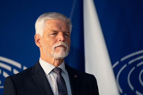 Президент Чехии заявил, что нашел для Украины 800 тысяч артиллерийских снарядов