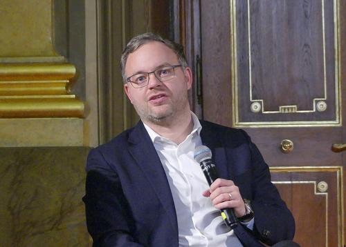 Советник Орбана считает ошибкой отказ Запада от диалога с Москвой Советник Орбана считает ошибкой отказ Запада от диалога с Москвой