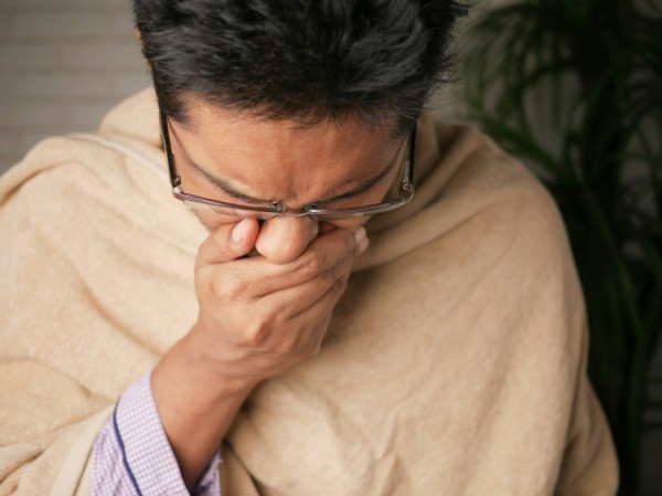 Ученые предложили отвратительный способ излечения насморка при помощи чужой слизи