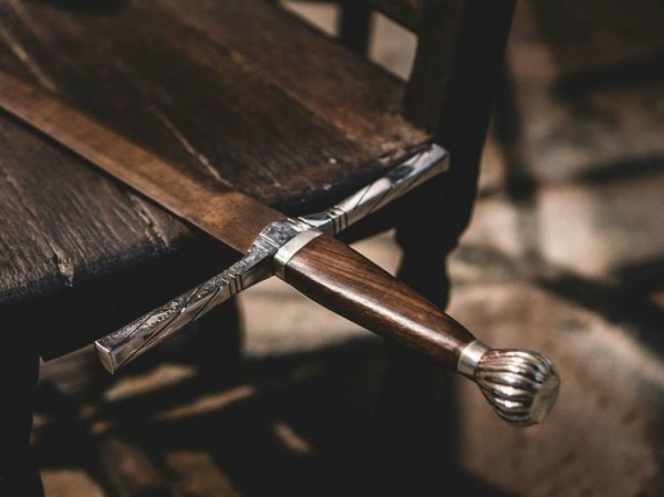 Редкий меч викингов извлечен из воды с помощью магнита