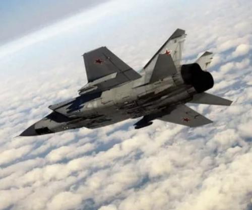 Американский бомбардировщик В-1В приблизился к арктическим границам РФ Американский бомбардировщик В-1В приблизился к арктическим границам РФ