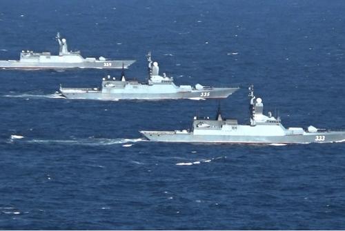 Российские корветы провели артиллерийские стрельбы в Японском море Российские корветы провели артиллерийские стрельбы в Японском море