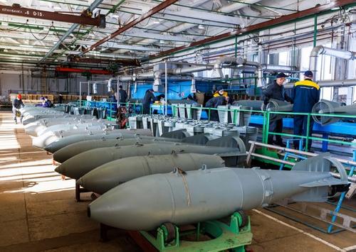 У военных появилась улучшенная версия фугасной авиационной бомбы в 3 тонны У военных появилась улучшенная версия фугасной авиационной бомбы в 3 тонны