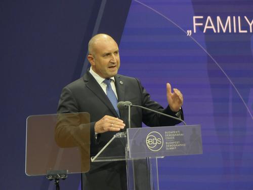 Президент Болгарии: решение конфликта на Украине возможно только через диалог Президент Болгарии: решение конфликта на Украине возможно только через диалог