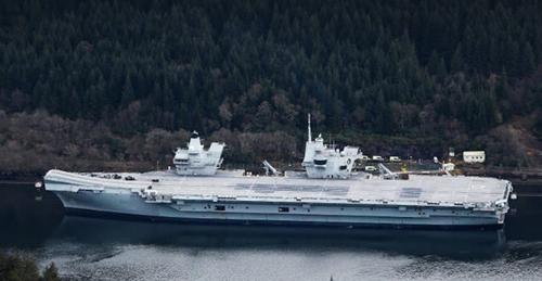 Британский флагман горит, а Британия - угасает Британский флагман горит, а Британия - угасает