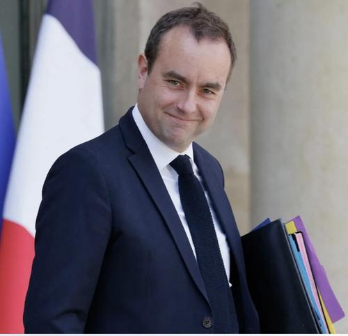 Париж наращивает военное производство в ущерб экономике 