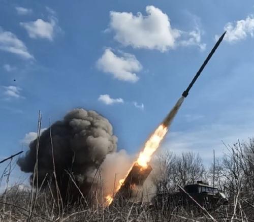 Российские «Ураганы» перемешивают позиции врага с землёй