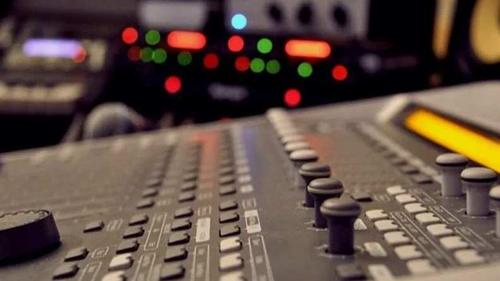 Музыкальный критик Евгений Бабичев заявил, что фонограмма необходима артистам Музыкальный критик Евгений Бабичев заявил, что фонограмма необходима артистам