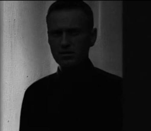 Навального* восхваляют в образе демона Навального* восхваляют в образе демона