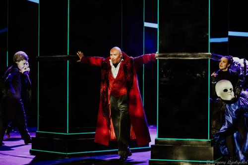 Аверин и Арбенин: пластическая драма в Театре Сатиры