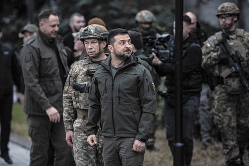 Как Киев болтается в проруби мировой политики Как Киев болтается в проруби мировой политики
