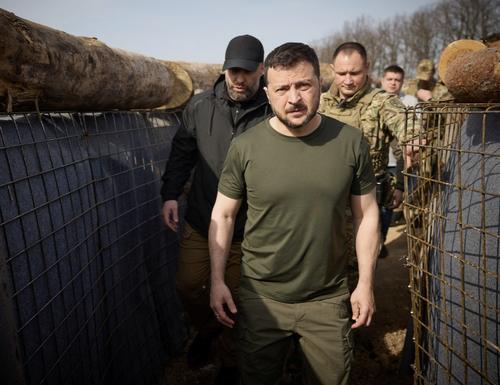 Зеленский тратит миллиарды на совершено бесполезные оборонительные линии Зеленский тратит миллиарды на совершено бесполезные оборонительные линии