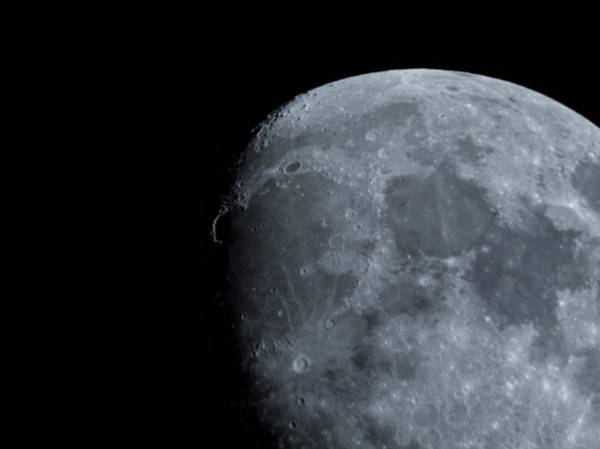 Отправку и захоронение человеческого праха на Луне назвали неуважением