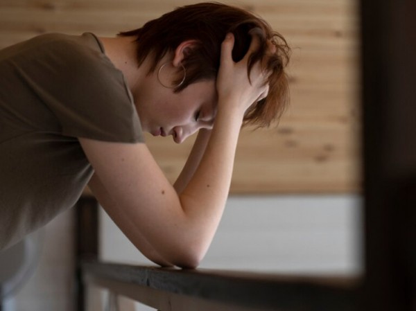 Травмы из детства связали с развитием тревоги и депрессии у людей в возрасте