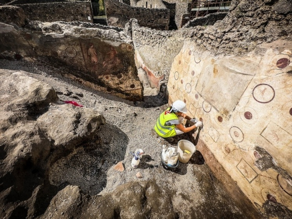 В древних Помпеях обнаружили «черную комнату» с фресками: самое поразительное открытие