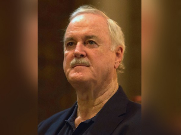 Актер Джон Клиз назвал стволовые клетки «секретом вечной молодости»: что не так