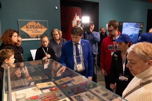 Сотни уникальных материалов об освобождении Крыма представили на выставке в Музее Победы 
