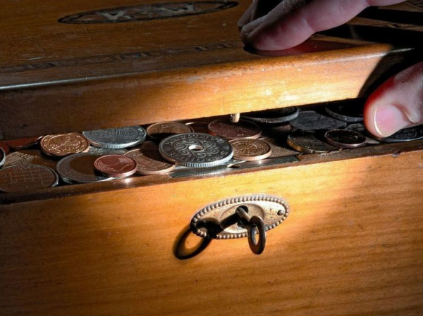 Сундук со средневековым оружием найден на затонувшем древнем флагманском корабле